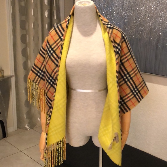 Authentic Burberry Check Scarf - Picture 4 of 9